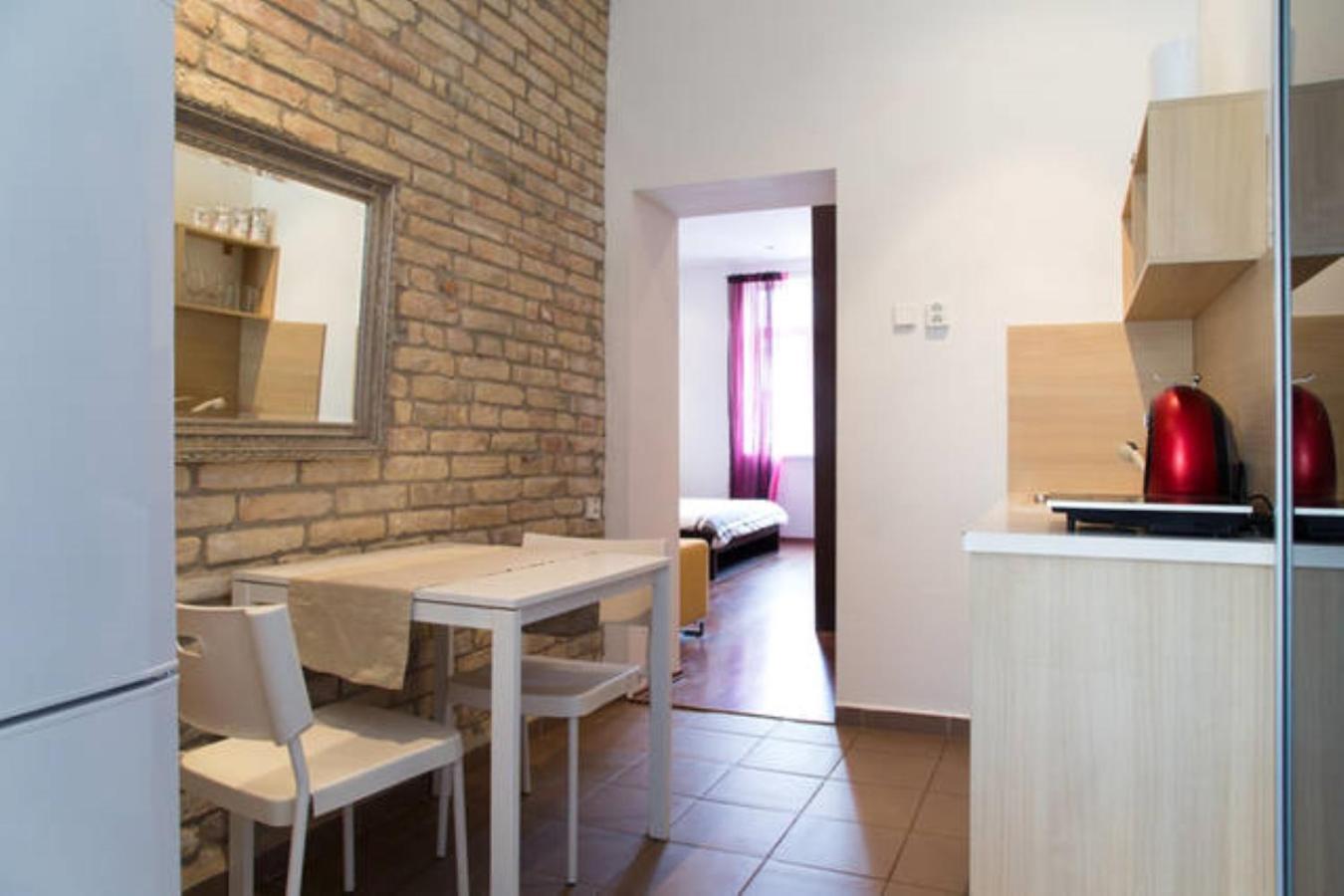 Romantic Central Flat บราติสลาวา ภายนอก รูปภาพ